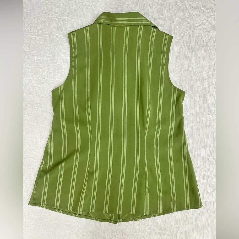 Studio 1940 beautiful green with gold metallic detail fitted sleeveless blouse​